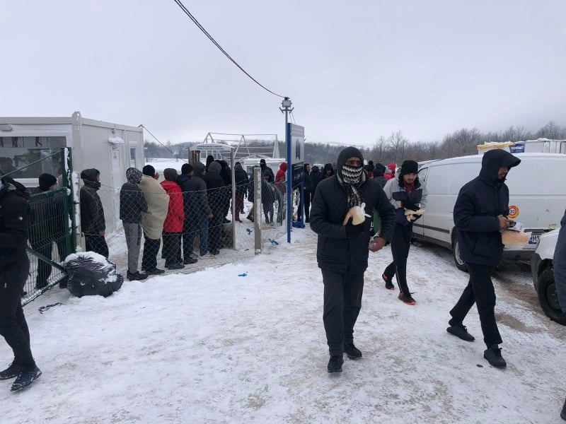 Lipa pod snijegom, migranti se smrzavaju